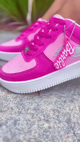 Tênis Barbie Pink com Cadarço e Chaveirinho – O Presente Perfeito para o Dia das Crianças | 20% OFF
